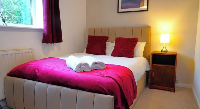 2 Bedrooms, Close to Milton Park & Science Park, Boek Vakantiehuis Villa's in Merseyside, Villa