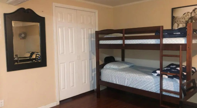 67-26 Austin Cove near subway, all shops, restaurants! Separate Entrance, 预订 公寓 纽约 纽约都会区