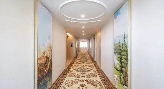 Vienna International Hotel (Xinyang High Speed Rail East Station Branch), Book Hotel Xinyang Henan