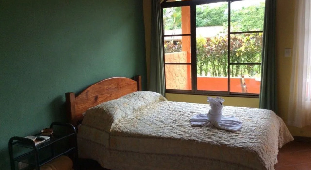 Cabinas Los Guayabos, Varaa Hotelli Hotellit Alajuela pysäköinnillä, Pysäköinti