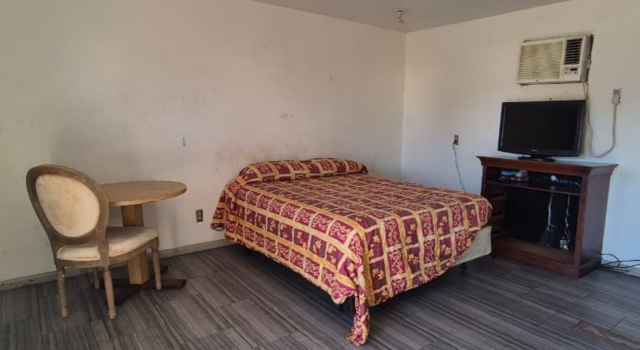 Base Motel By OYO South Tampa, Rezerwuj Motel Hotele w Tampa z parkingiem, Parking