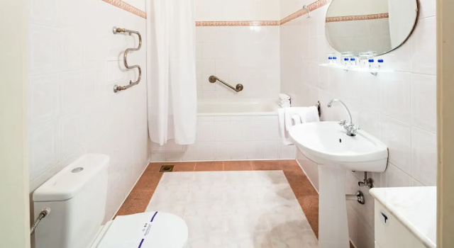 Standard Doppel Zimmer mit Balkon George Hotel