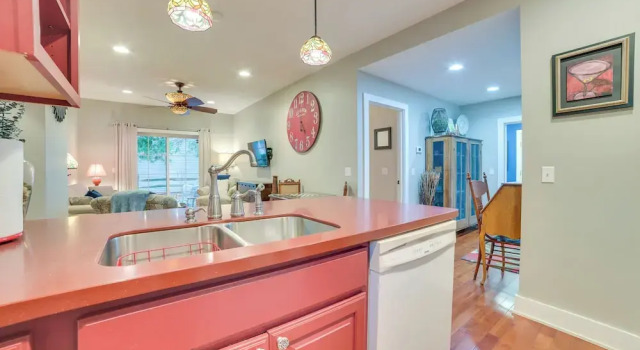 Коттедж Northwest Michigan Duplex: 1/2 Mi to Lake Michigan