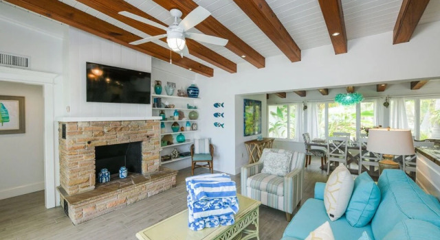 Beachfront Bungalow, Забронировать Отель Отели Холмс-Бич 4 звезды, 4*