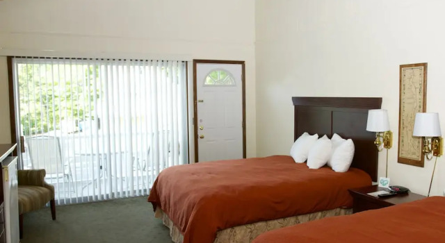 Четырёхместный номер Standard с видом на озеро Tea Island Resort