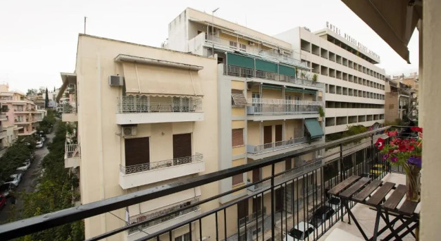 Acropolis Now! 2BR in central Athens, Забронировать Отель Неос-Космос Афины, рядом с Холм Филопаппос