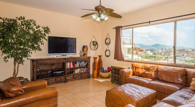 Steps From Downtown & Marina, 6 Bedrooms for 14 People; Villa Victoria, Забронировать Вилла Отели Южной Нижней Калифорнии с парковкой, Парковка