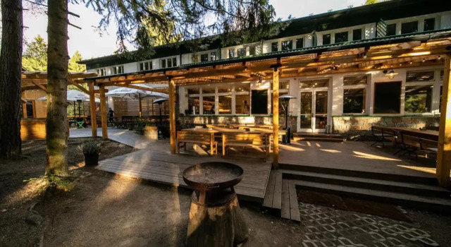 Hotel Kouty, Rezerwuj Hotel Hotele w Central Bohemia z parkingiem, Parking