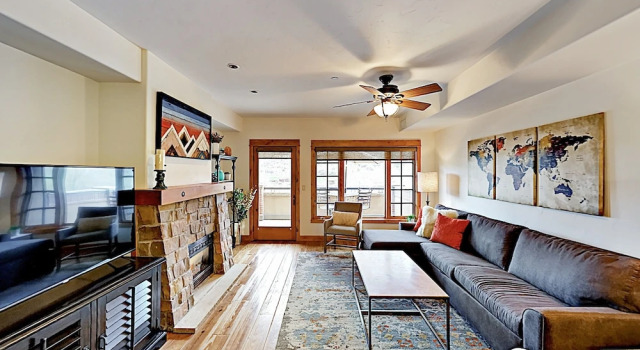 Downtown Gem 2br/2.5ba Overlooking The Yampa River 2 Bedroom Condo, Buchen Sie Ferienwohnung Steamboat Springs Colorado