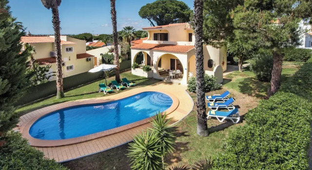 Вилла с 3 комнатами Exclusive Retreat in Vilamoura, Private Pool, Off-street Parking, Free AC & Wifi