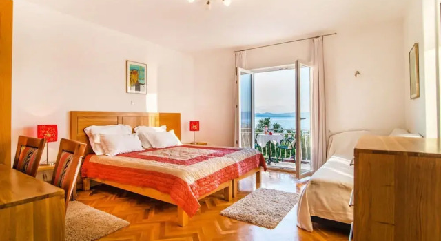 Magnificent Villa in Supetar With Swimming Pool, Prenota Villa Hotel a Croatian Islands con piscina, Piscina