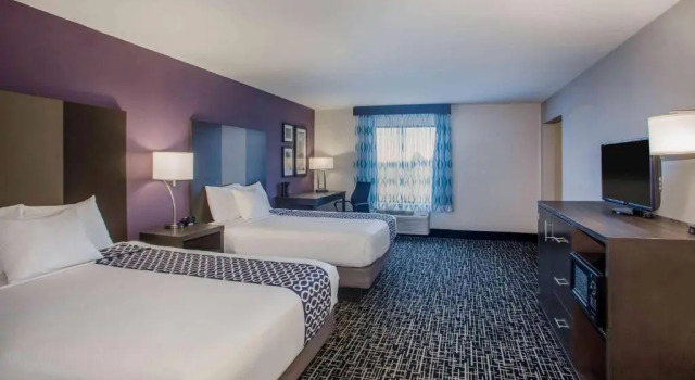 Семейный номер Deluxe La Quinta Inn & Suites by Wyndham Pontoon Beach