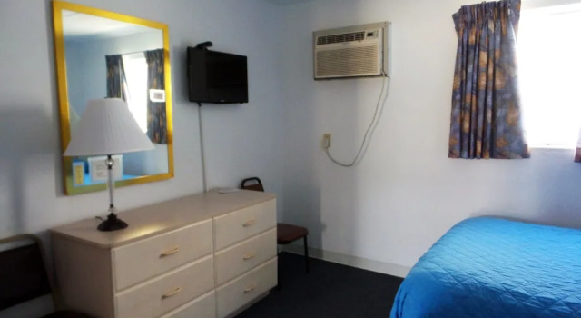 Четырёхместный номер Deluxe с 2 комнатами с красивым видом из окна Golden Rail Motel