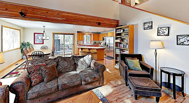 New Listing! All-season Haven - Hot Tub, Ping-pong 3 Bedroom Home, Prenota Casa vacanze Sunriver 