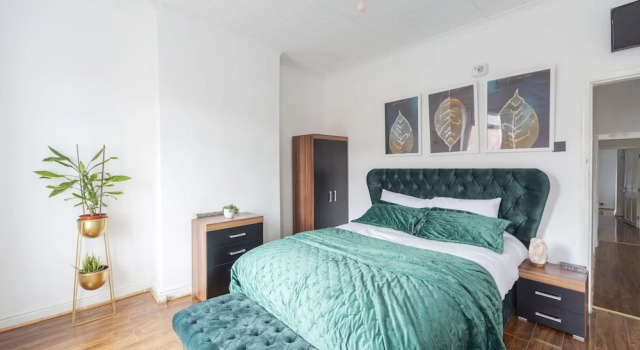 Charming 5-bed House in Birmingham