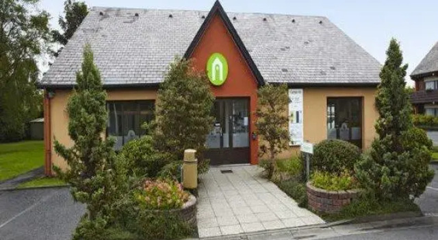 Кровать в общем номере Campanile Hotel & Restaurant Gent