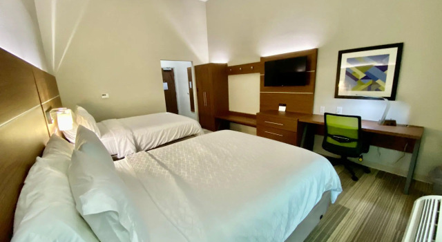 Четырёхместный номер Standard Holiday Inn Express Pineville-Alexandria Area by IHG