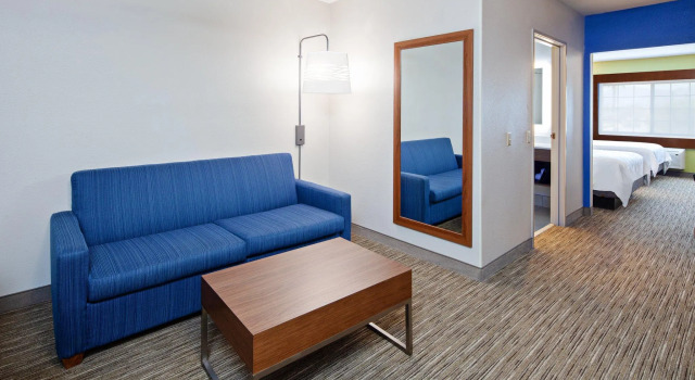 Четырёхместный люкс Holiday Inn Express & Suites Rancho Mirage - Palm Spgs Area by IHG