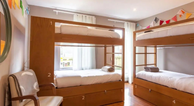 Кровать в общем номере (женский номер) Being Porto Hostel