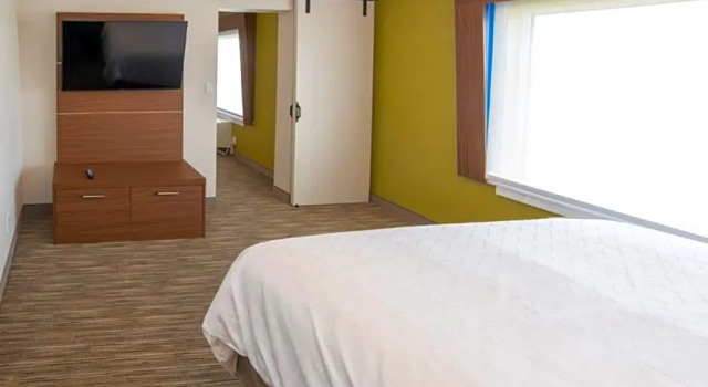 Двухместный люкс c 1 комнатой Holiday Inn Express & Suites - North Battleford by IHG