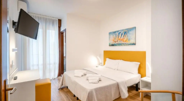Двухместный номер Standard с балконом и с частичным видом на море Hotel Royal Garnì