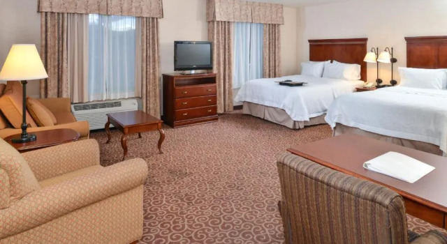 Четырёхместный номер Standard Hampton Inn & Suites Kingman