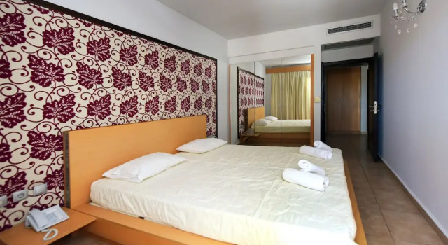 Rhodes Premium Suite, Luxury with Private Hot Tub - Adults Only, Reserva ahora Hotel Hoteles en Rodas con piscina, Piscina