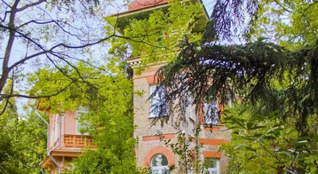 Orlinoe gnezdo, Book Hotel Yalta 