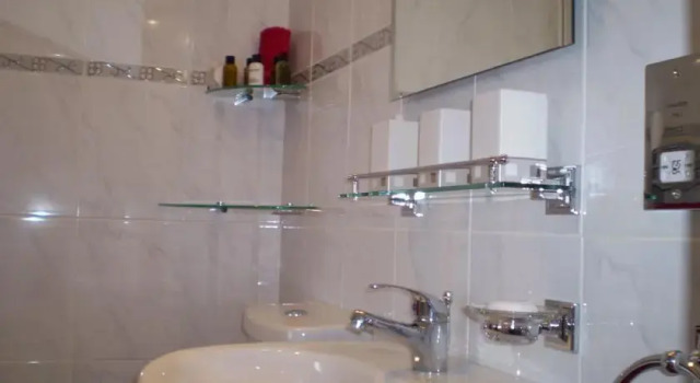 Tyllwyd Hir Bed and Breakfast, Book Hotel Llanwrda Glamorgan