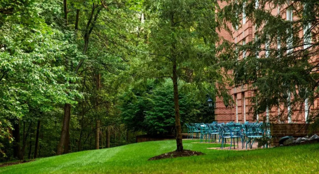 Четырёхместный номер Standard с красивым видом из окна Westfields Marriott Washington Dulles