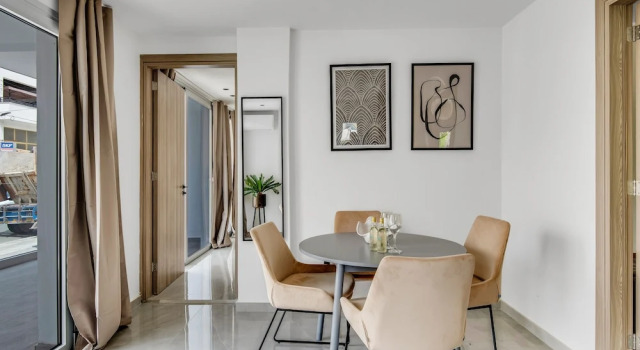 Sanders Crystal - Petite 2-bdr Apt w Terrace, Prenota Hotel Larnaka Larnaca Region