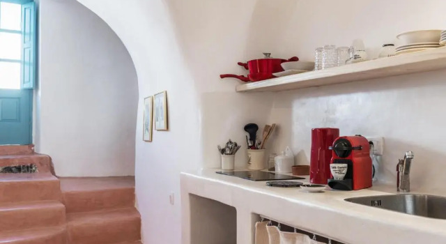 Коттедж Santorinio Yellow House