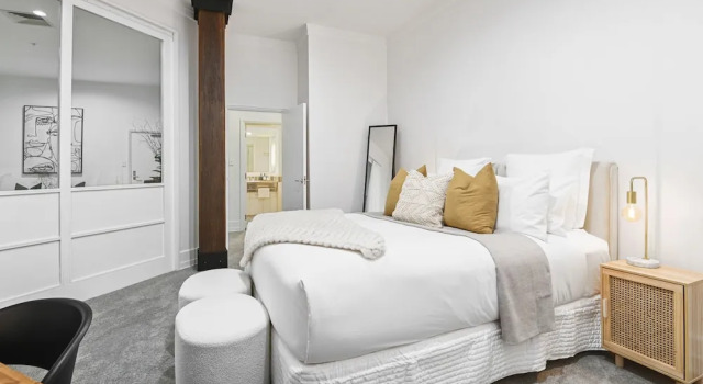 Modern space in iconic heritage building, Rezerwuj Apartament Auckland 