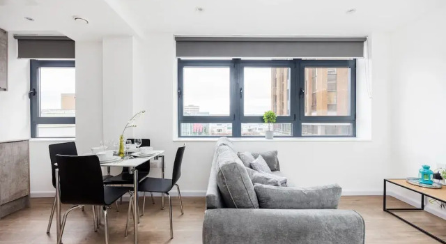 Апартаменты Modern 1 Bed Flat in Town Centre - Free Wifi