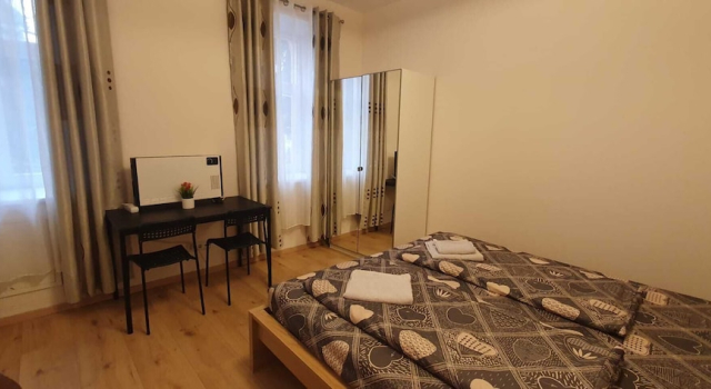 Group Stay 3 Apts Near Enkplatz