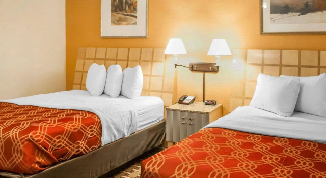 Econo Lodge Clovis, Buchen Sie Hotel Hotels in Clovis mit Parkplatz, Parkplätze