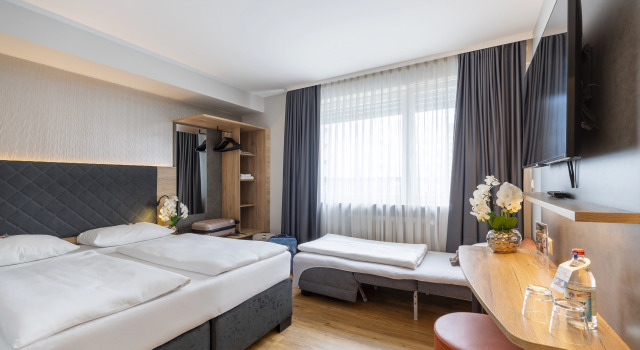 Трёхместный номер Comfort PLAZA INN Rieker Stuttgart Hauptbahnhof