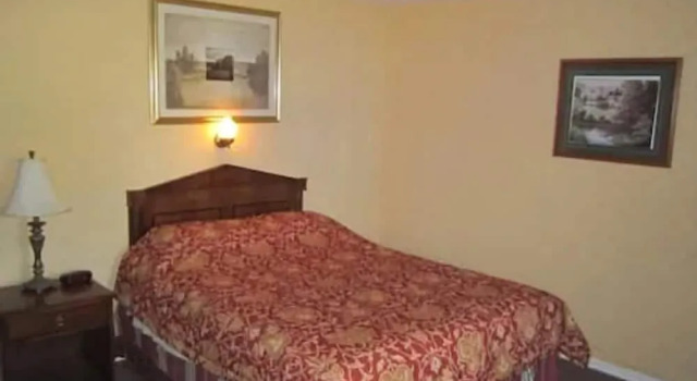 Lighthouse Inn Motel, Varaa Mini-hotelli London 