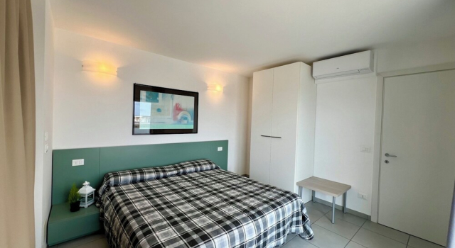 Penthouse With Rooftop Terrace and sea Views, Book Lejlighed Hoteller i Friuli Venezia Giulia med parkering, Parkering