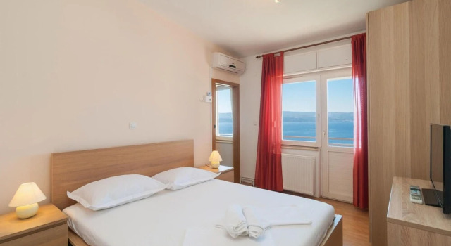 Beautiful Home in Omis With Wifi and 8 Bedrooms