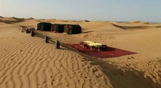 Erg Lihoudi Dunes & Bivouac, Забронировать Отель Мхамид-эль-Гизлане 