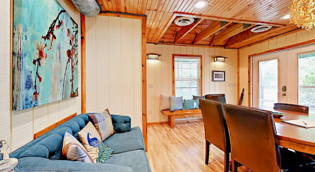 7 BR 8 Acre South Austin Multi Home Retreat by RedAwning, Book Hotel Austin Greater Austin