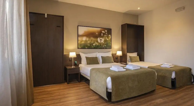 Трёхместный номер Standard Riversuites