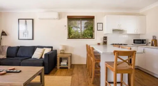 Sunbaker Beach House, Забронировать Отель Отели Калберра-Бич с парковкой, Парковка