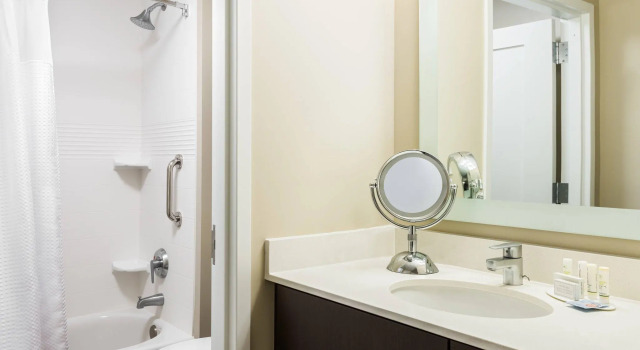 Четырёхместный люкс TownePlace Suites by Marriott Latham Albany Airport
