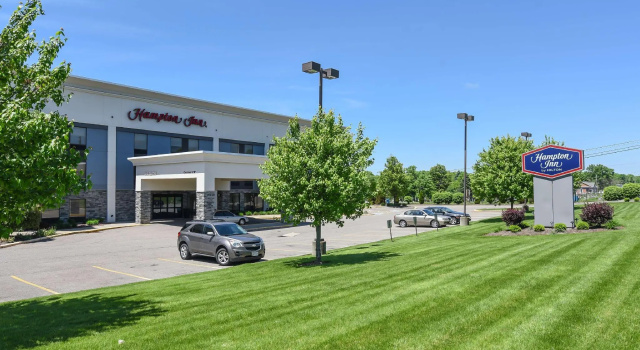 Четырёхместный номер Standard Hampton Inn Youngstown-North