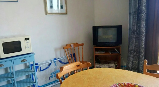 Apartment with 2 Bedrooms in Le Barcarès, with Wonderful Mountain View, Shared Pool And Furnished Terrace - 2 Km From the Beach, Book Lejlighed Hoteller i Corbières med parkering, Parkering