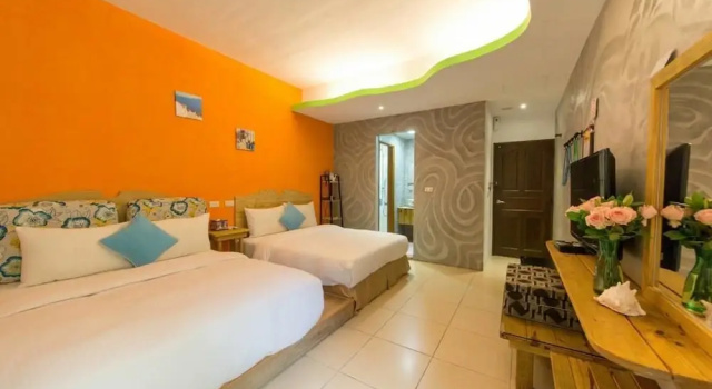Четырёхместный номер Standard с балконом Kenting central point star Bay Hotel