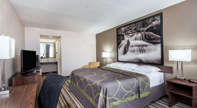 Super 8 by Wyndham Pigeon Forge-Emert St, Забронировать Отель Пиджен-Фордж Great Smoky Mountains National Park, рядом с TopJump Trampoline Park &amp; Extreme Arena