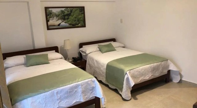 Полулюкс Colon Plaza Hotel